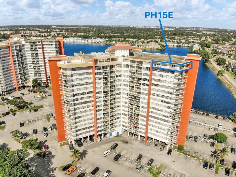 For Sale: $299,999 (2 beds, 2 baths, 1140 Square Feet)