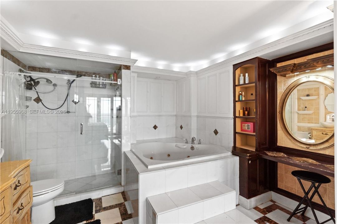 For Sale: $319,999 (2 beds, 2 baths, 1140 Square Feet)