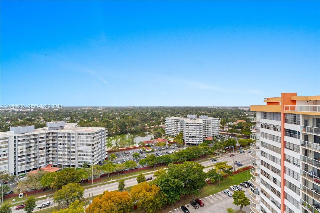 For Sale: $319,999 (2 beds, 2 baths, 1140 Square Feet)