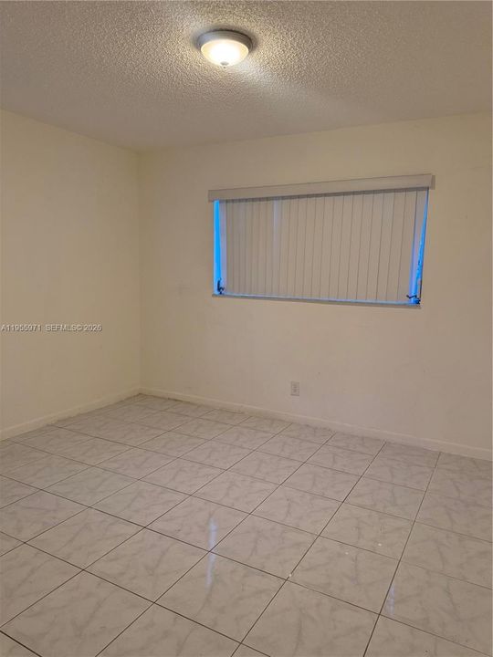 En Venta: $423,000 (4 camas, 2 baños, 1332 Pies cuadrados)