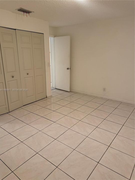 En Venta: $423,000 (4 camas, 2 baños, 1332 Pies cuadrados)