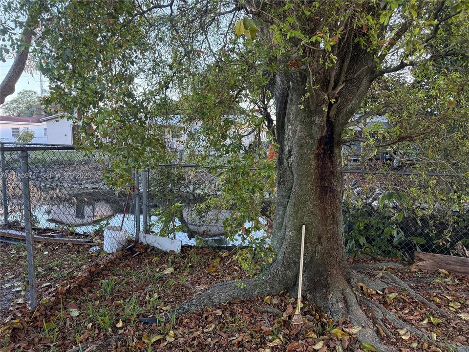 En Venta: $423,000 (4 camas, 2 baños, 1332 Pies cuadrados)