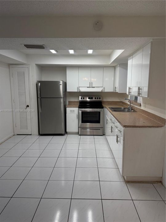 En Venta: $423,000 (4 camas, 2 baños, 1332 Pies cuadrados)