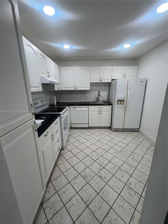 For Sale: $188,000 (1 beds, 1 baths, 1066 Square Feet)