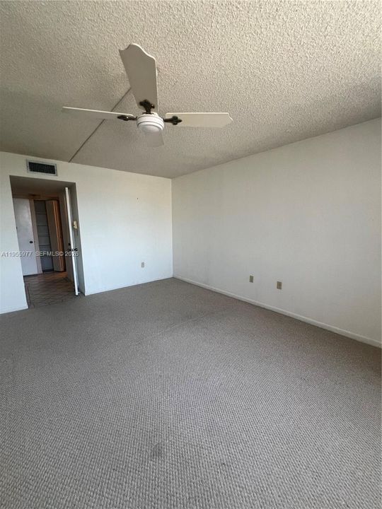 For Sale: $188,000 (1 beds, 1 baths, 1066 Square Feet)