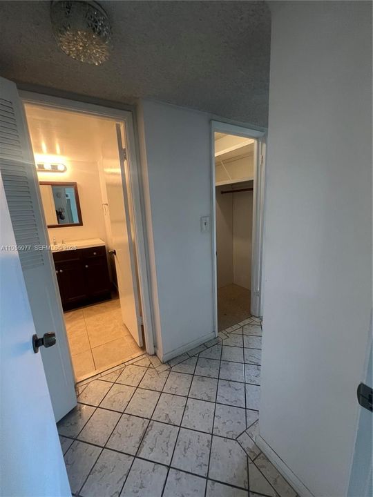 For Sale: $188,000 (1 beds, 1 baths, 1066 Square Feet)