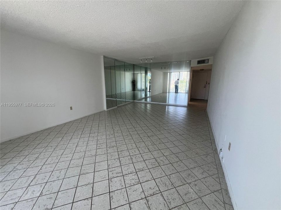 For Sale: $188,000 (1 beds, 1 baths, 1066 Square Feet)