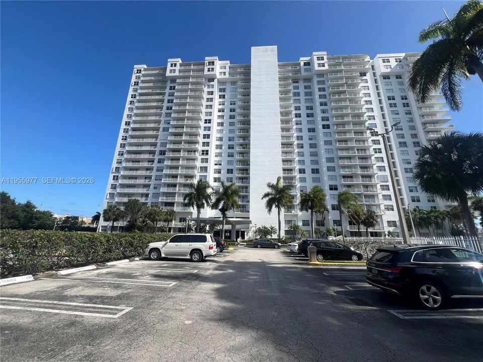 For Sale: $188,000 (1 beds, 1 baths, 1066 Square Feet)