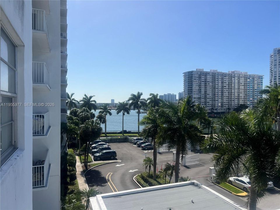 For Sale: $188,000 (1 beds, 1 baths, 1066 Square Feet)