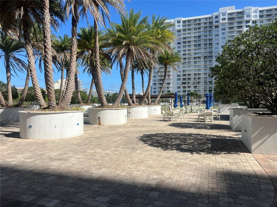 For Sale: $188,000 (1 beds, 1 baths, 1066 Square Feet)