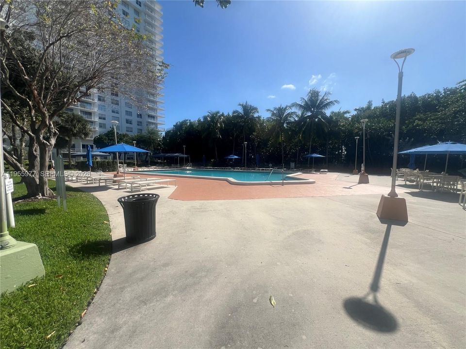 For Sale: $188,000 (1 beds, 1 baths, 1066 Square Feet)