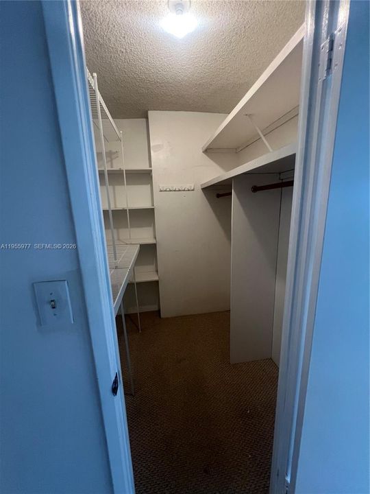 For Sale: $188,000 (1 beds, 1 baths, 1066 Square Feet)