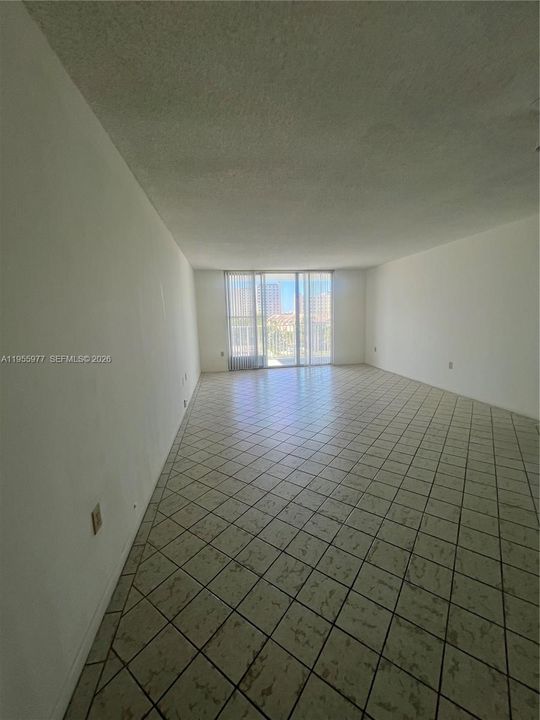 For Sale: $188,000 (1 beds, 1 baths, 1066 Square Feet)