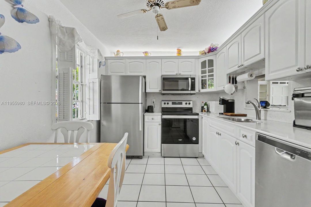 Activo con contrato: $229,000 (2 camas, 2 baños, 1144 Pies cuadrados)