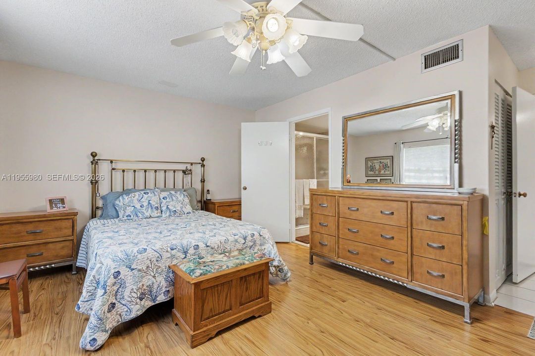 Activo con contrato: $229,000 (2 camas, 2 baños, 1144 Pies cuadrados)