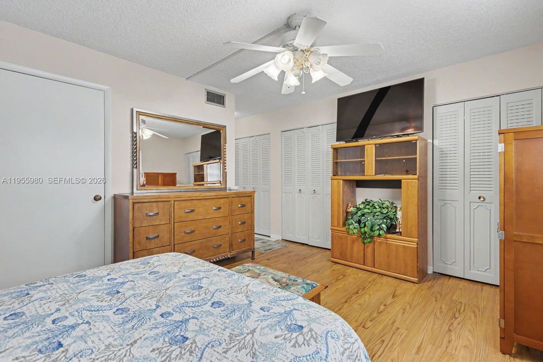 Activo con contrato: $229,000 (2 camas, 2 baños, 1144 Pies cuadrados)