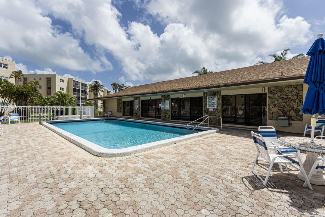 Activo con contrato: $229,000 (2 camas, 2 baños, 1144 Pies cuadrados)