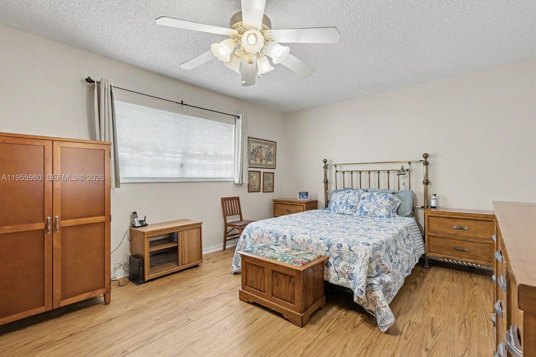Activo con contrato: $229,000 (2 camas, 2 baños, 1144 Pies cuadrados)