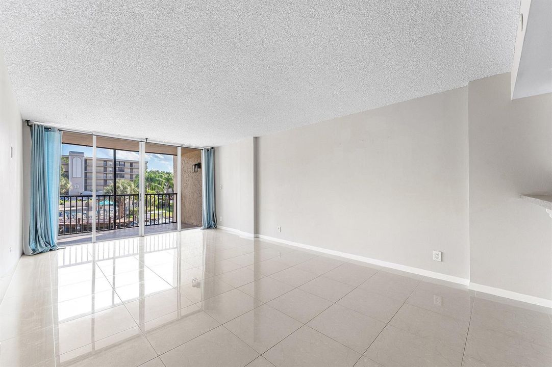 008-10RoyalPalmWay-203-BocaRaton-FL-3343