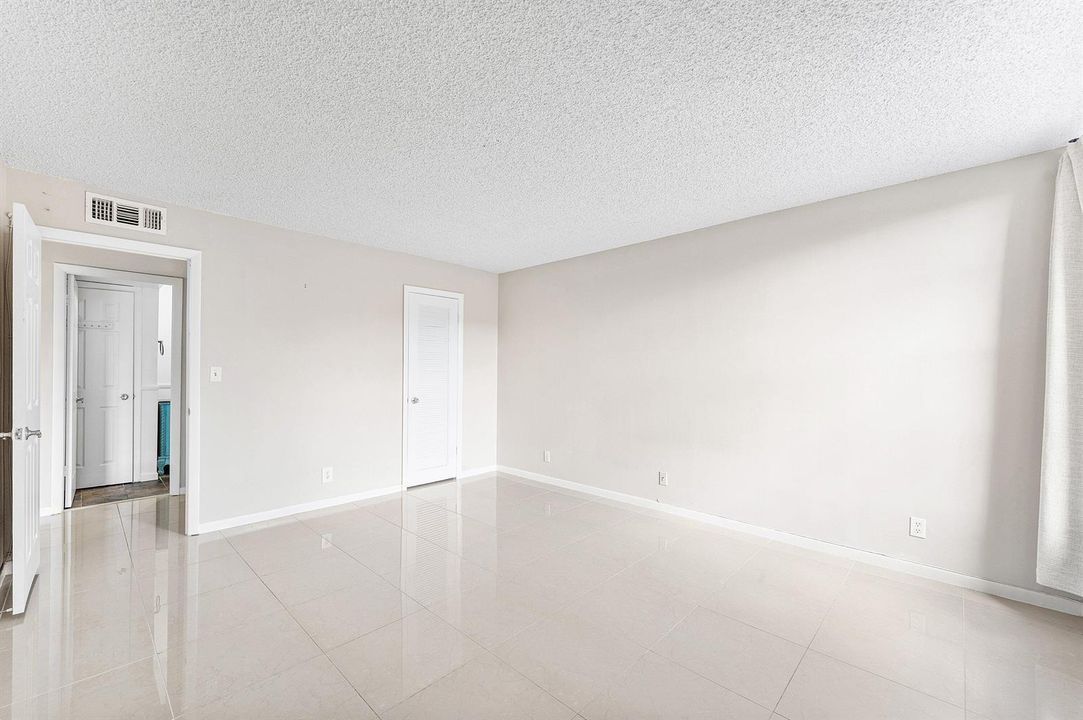018-10RoyalPalmWay-203-BocaRaton-FL-3343