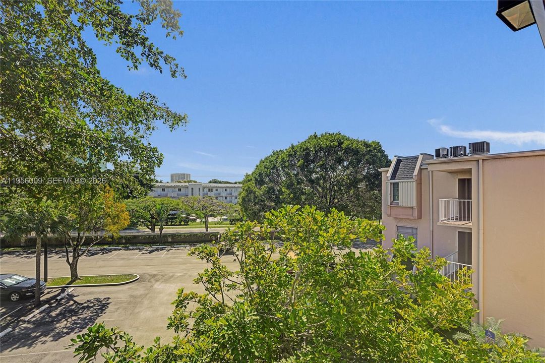 最近售出: $175,000 (2 贝兹, 1 浴室, 900 平方英尺)