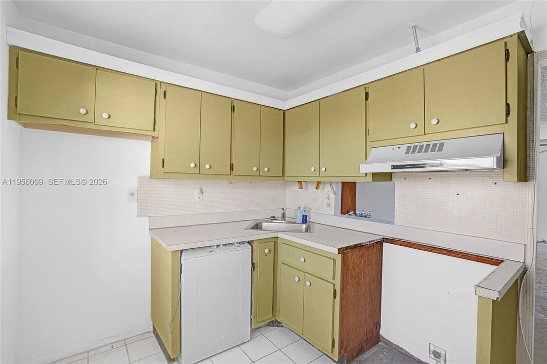 最近售出: $175,000 (2 贝兹, 1 浴室, 900 平方英尺)