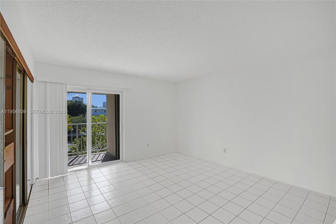 最近售出: $175,000 (2 贝兹, 1 浴室, 900 平方英尺)