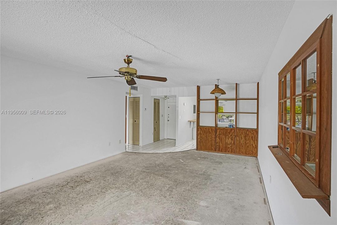 最近售出: $175,000 (2 贝兹, 1 浴室, 900 平方英尺)