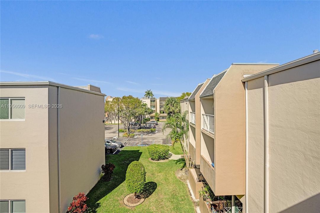 最近售出: $175,000 (2 贝兹, 1 浴室, 900 平方英尺)