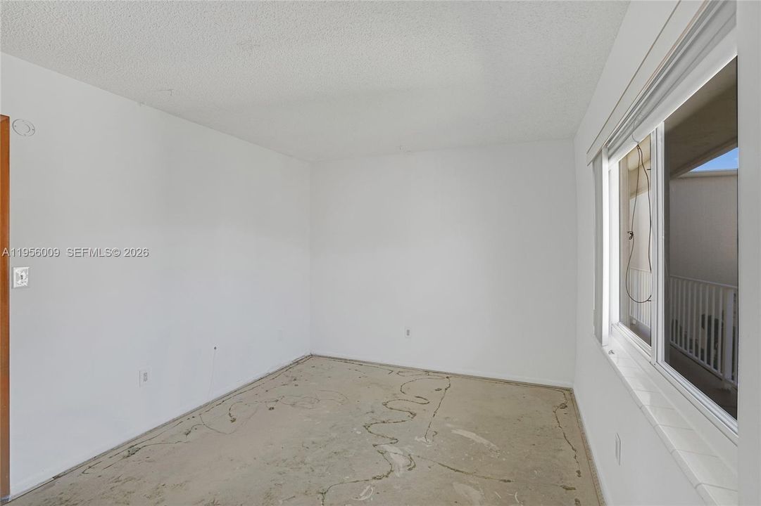 最近售出: $175,000 (2 贝兹, 1 浴室, 900 平方英尺)