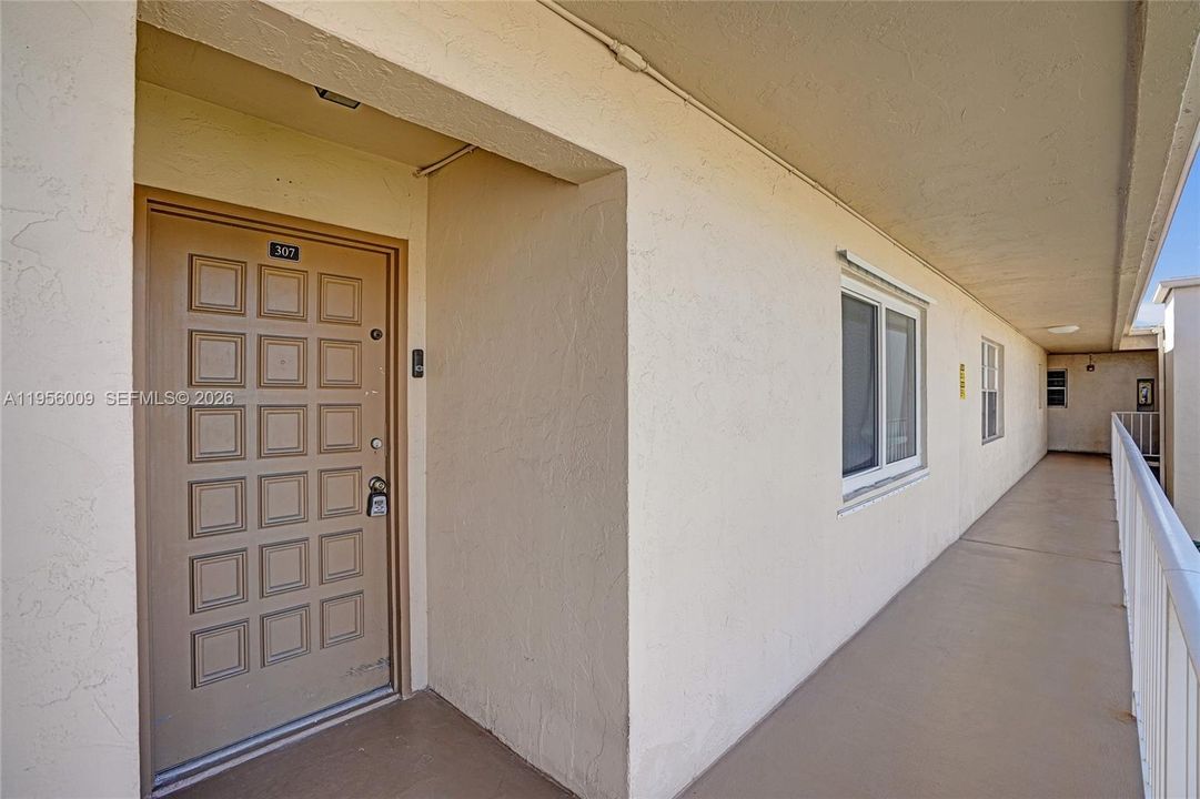 最近售出: $175,000 (2 贝兹, 1 浴室, 900 平方英尺)