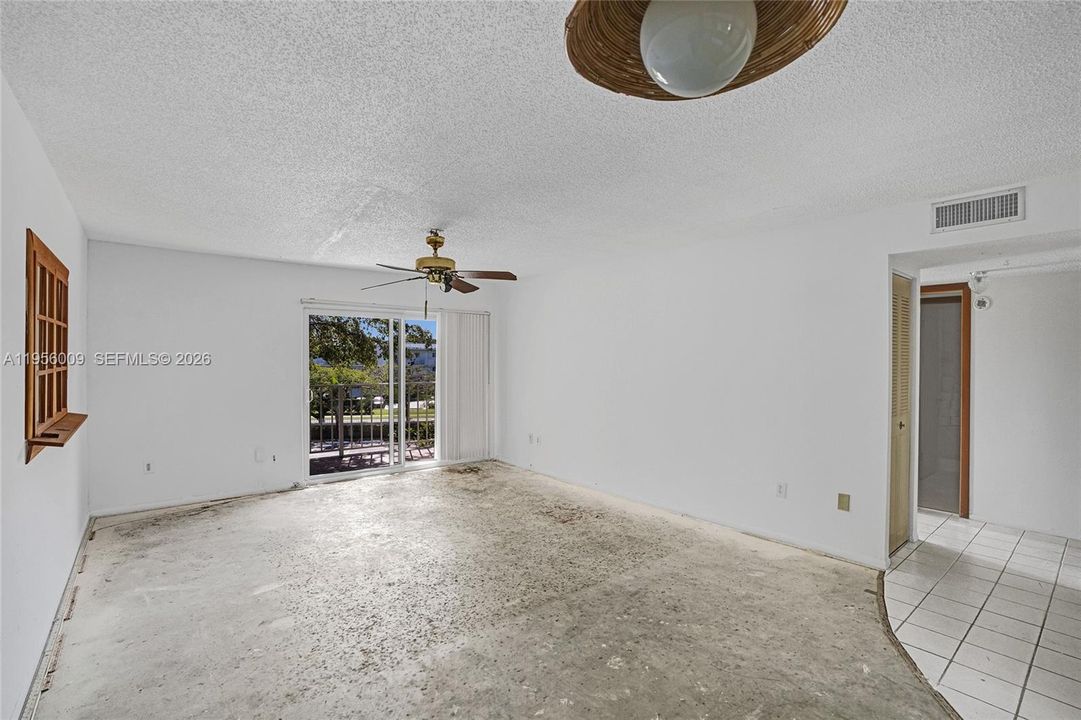 最近售出: $175,000 (2 贝兹, 1 浴室, 900 平方英尺)