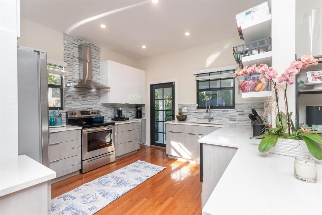 Kitchen to back garden
