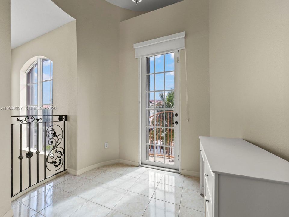 For Sale: $1,100,000 (5 beds, 4 baths, 3137 Square Feet)