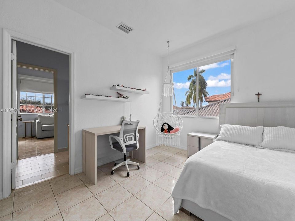 For Sale: $1,100,000 (5 beds, 4 baths, 3137 Square Feet)