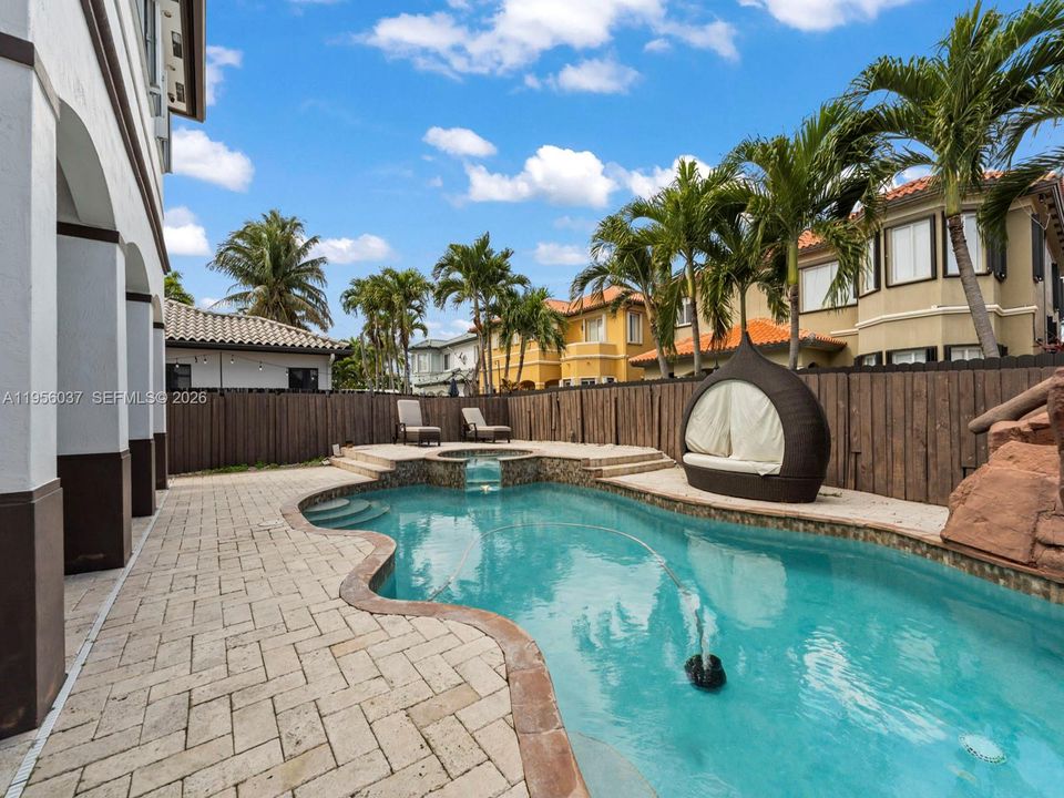 For Sale: $1,100,000 (5 beds, 4 baths, 3137 Square Feet)