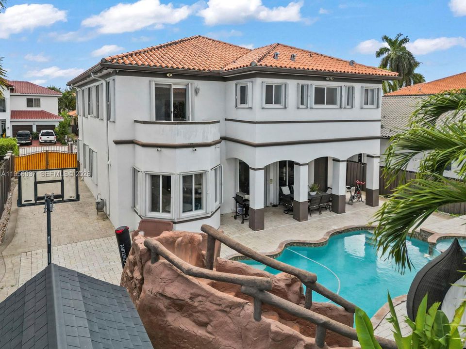 For Sale: $1,100,000 (5 beds, 4 baths, 3137 Square Feet)