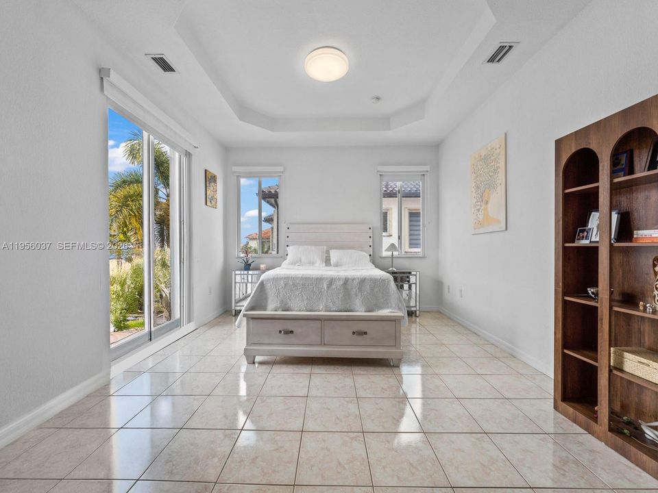 For Sale: $1,100,000 (5 beds, 4 baths, 3137 Square Feet)