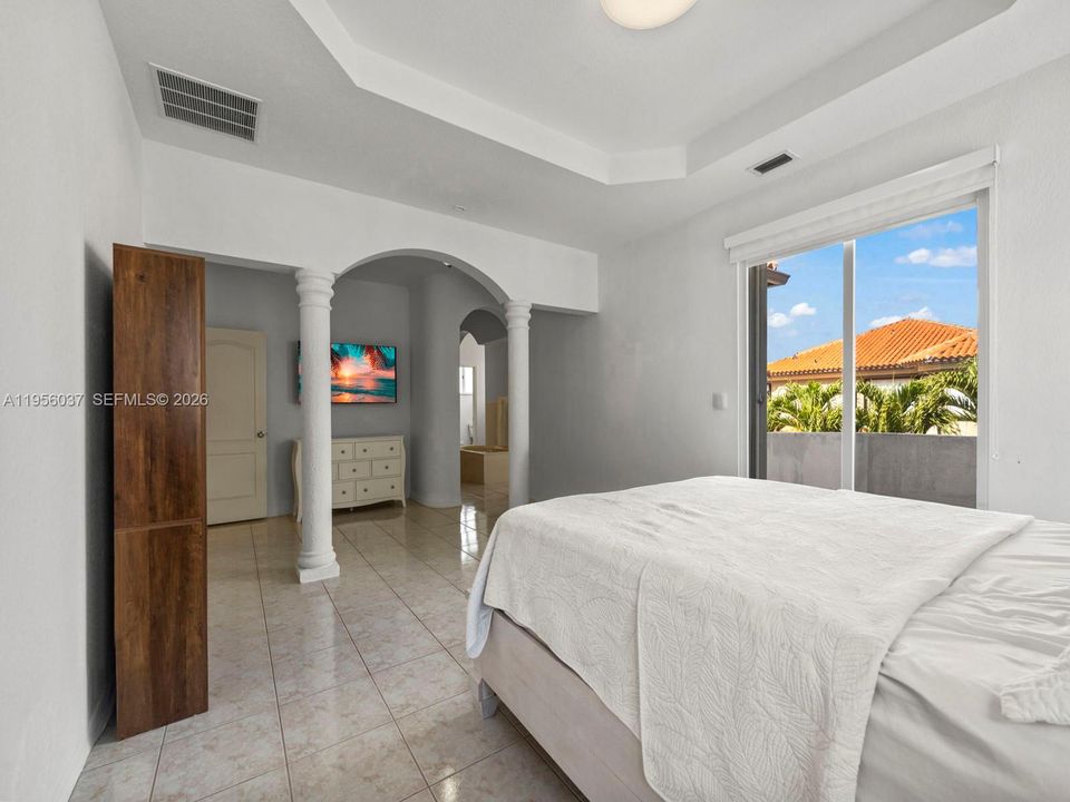 For Sale: $1,100,000 (5 beds, 4 baths, 3137 Square Feet)