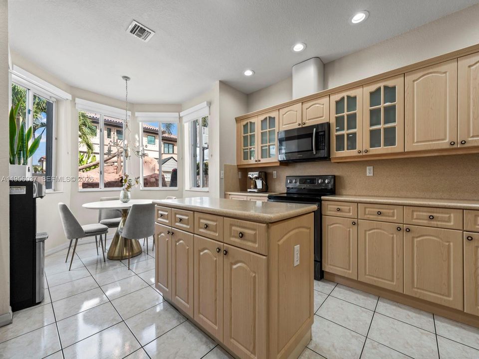 For Sale: $1,100,000 (5 beds, 4 baths, 3137 Square Feet)