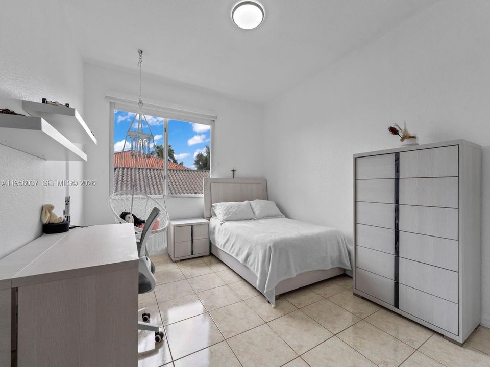 For Sale: $1,100,000 (5 beds, 4 baths, 3137 Square Feet)