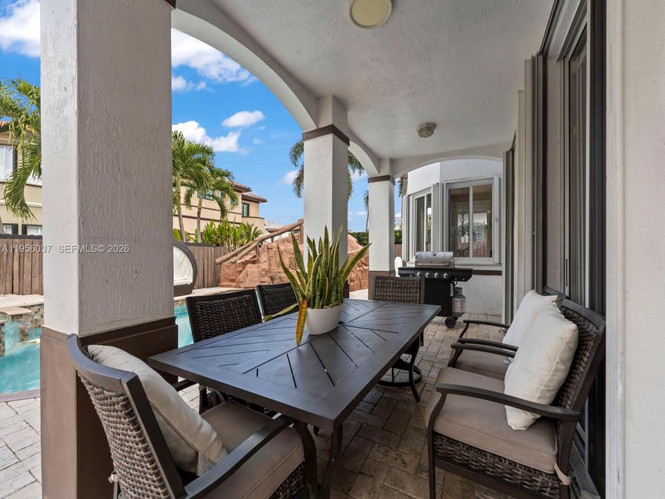 For Sale: $1,100,000 (5 beds, 4 baths, 3137 Square Feet)