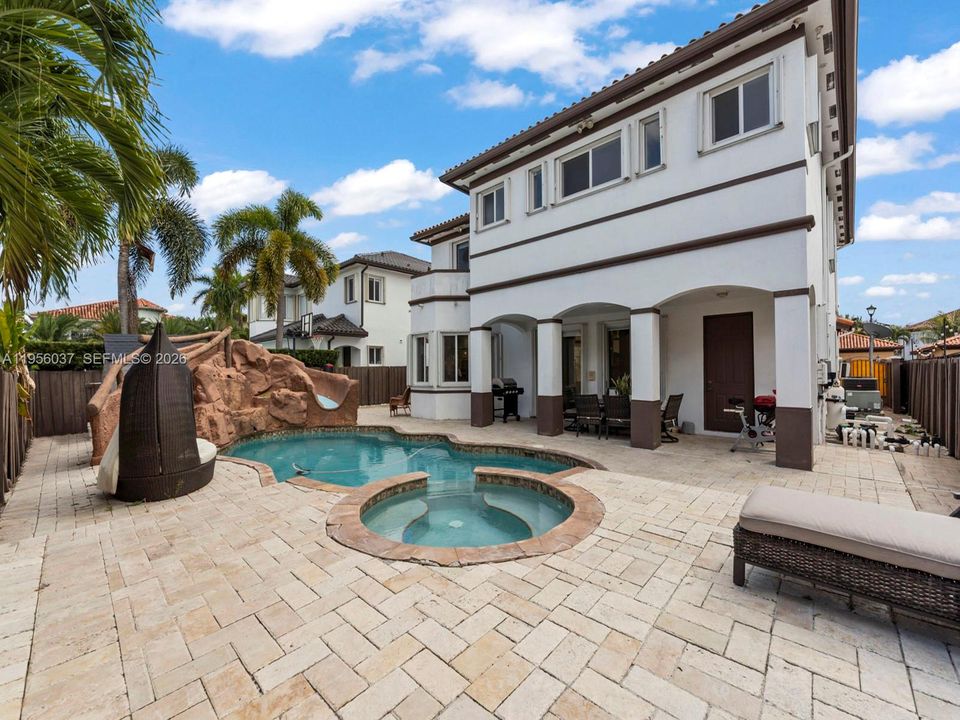 For Sale: $1,100,000 (5 beds, 4 baths, 3137 Square Feet)
