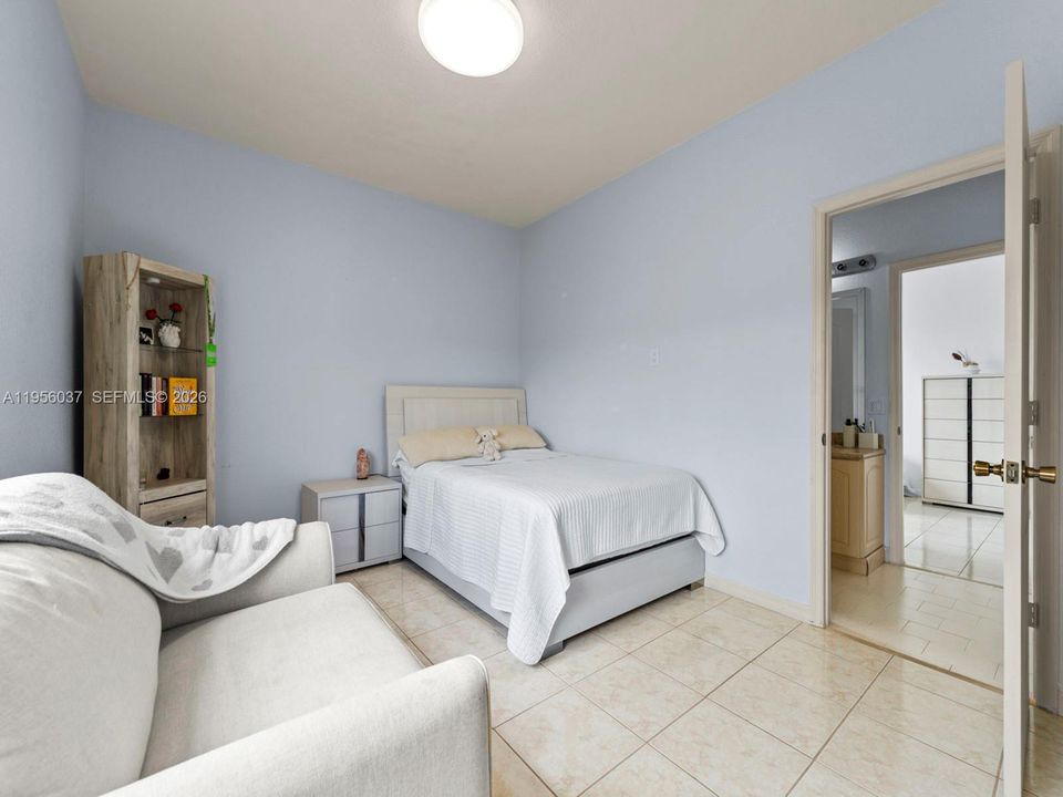 For Sale: $1,100,000 (5 beds, 4 baths, 3137 Square Feet)