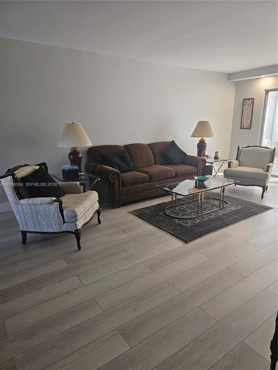 For Sale: $185,000 (2 beds, 2 baths, 1156 Square Feet)