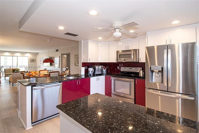 For Sale: $185,000 (2 beds, 2 baths, 1156 Square Feet)