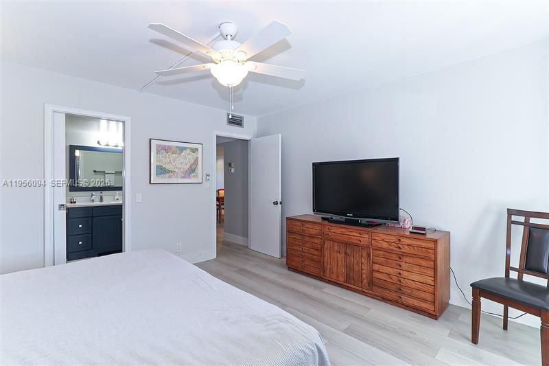 For Sale: $185,000 (2 beds, 2 baths, 1156 Square Feet)