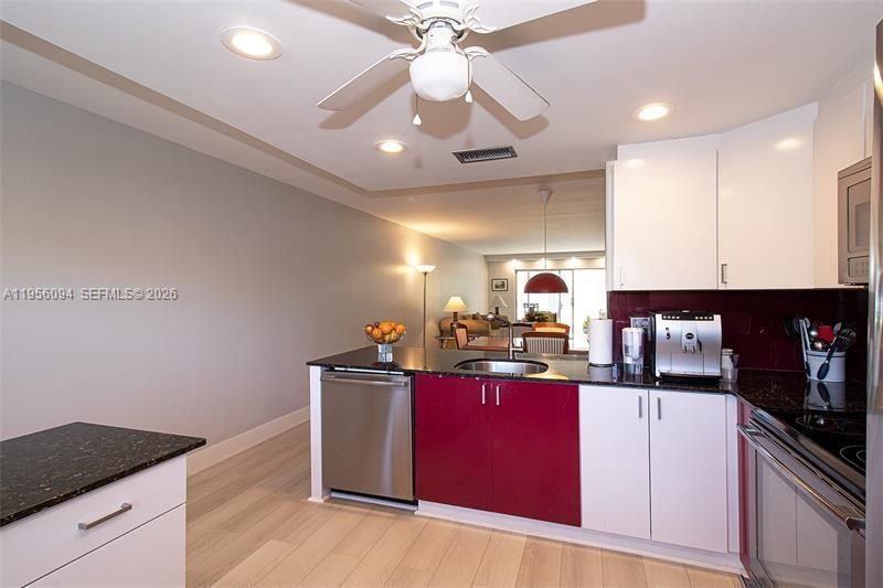 For Sale: $185,000 (2 beds, 2 baths, 1156 Square Feet)