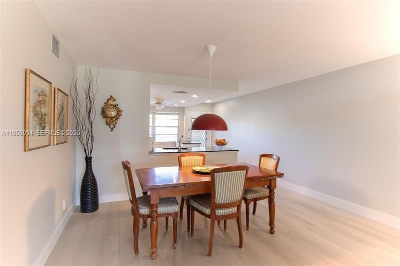 For Sale: $185,000 (2 beds, 2 baths, 1156 Square Feet)