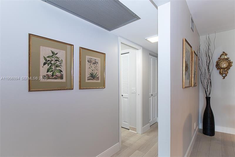 For Sale: $185,000 (2 beds, 2 baths, 1156 Square Feet)